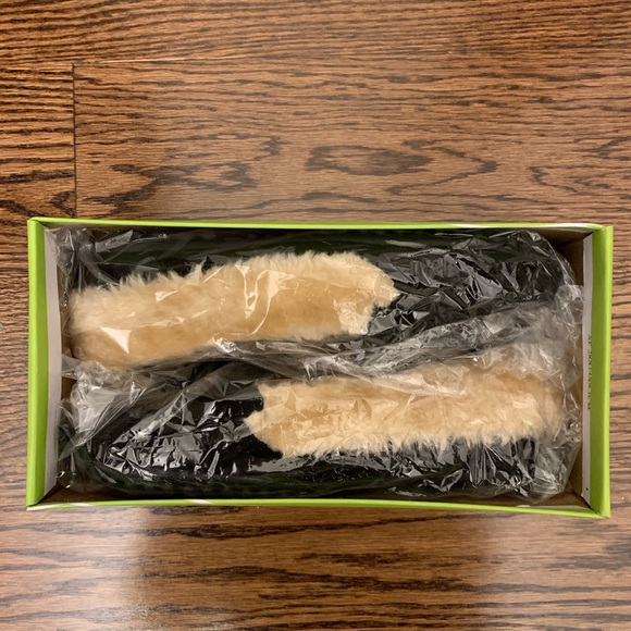 Faux Fur lined black suede moccasins - Picture 5 of 6